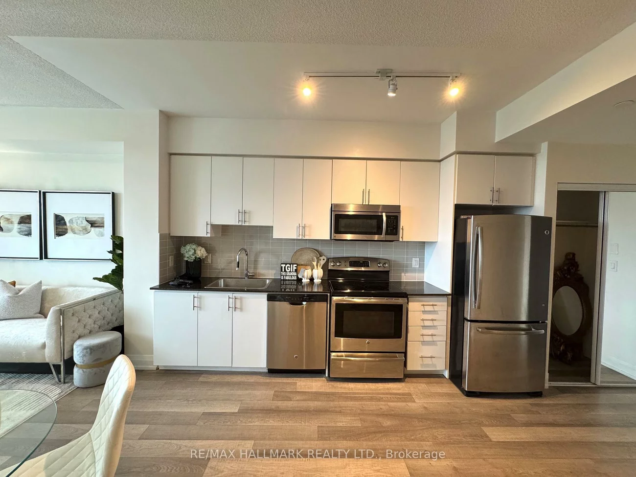 7161, Yonge, Grandview, Markham