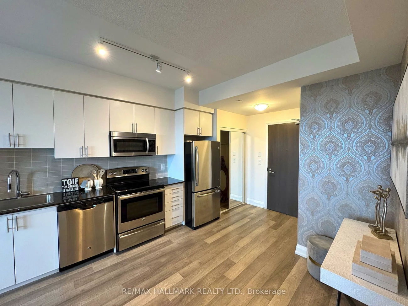 7161, Yonge, Grandview, Markham