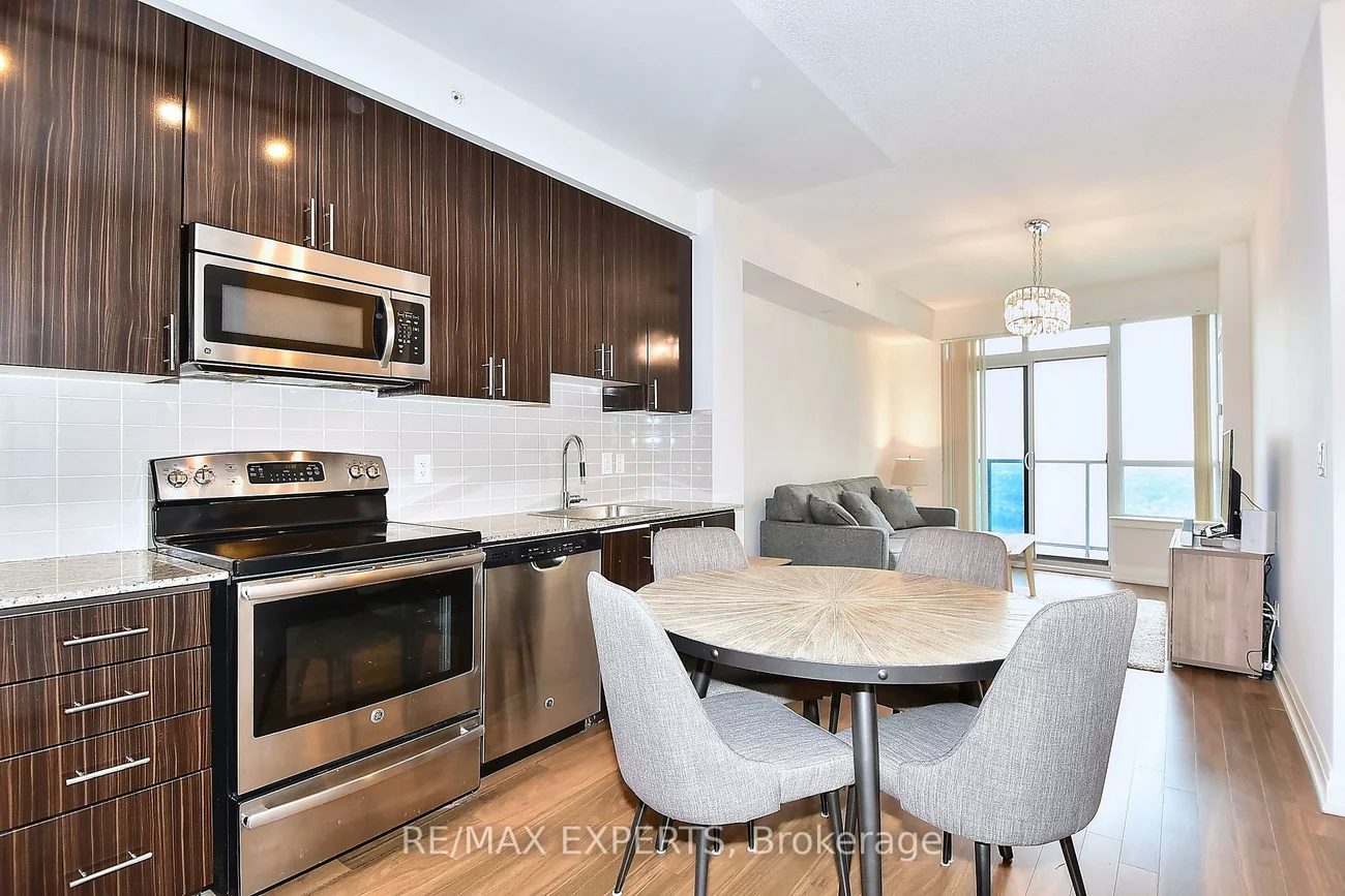 7161, Yonge, Grandview, Markham