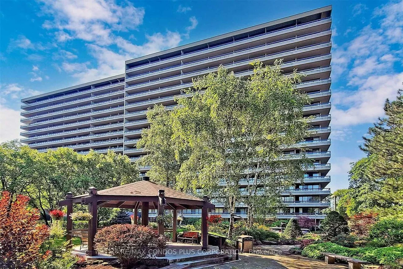 8111, Yonge, Royal Orchard, Markham