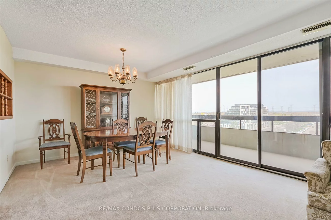 8111, Yonge, Royal Orchard, Markham