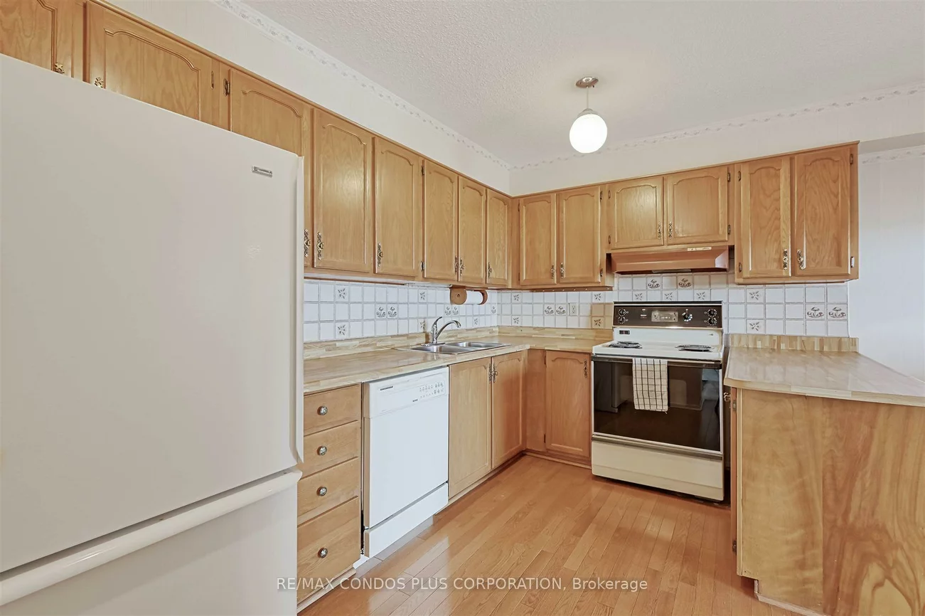 8111, Yonge, Royal Orchard, Markham