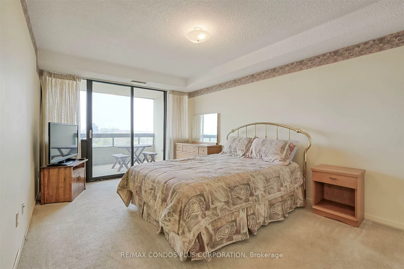 8111, Yonge, Royal Orchard, Markham