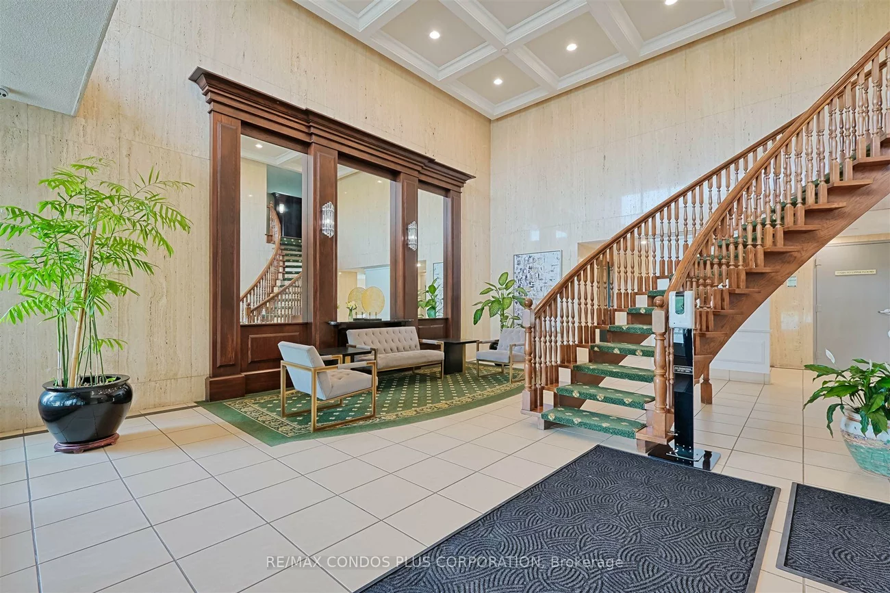 8111, Yonge, Royal Orchard, Markham