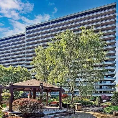 8111, Yonge, Royal Orchard, Markham