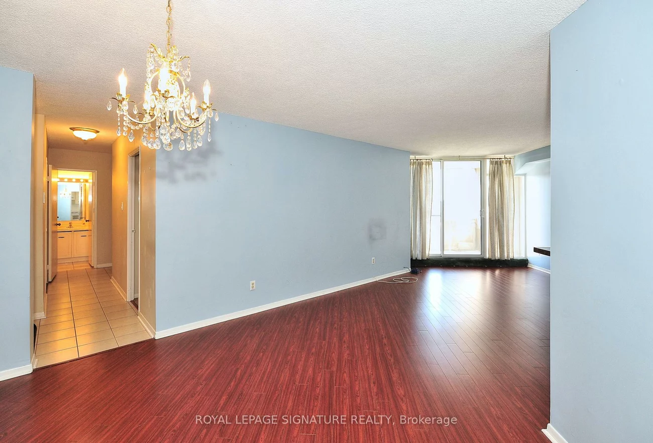 7811, Yonge, Thornhill, Markham