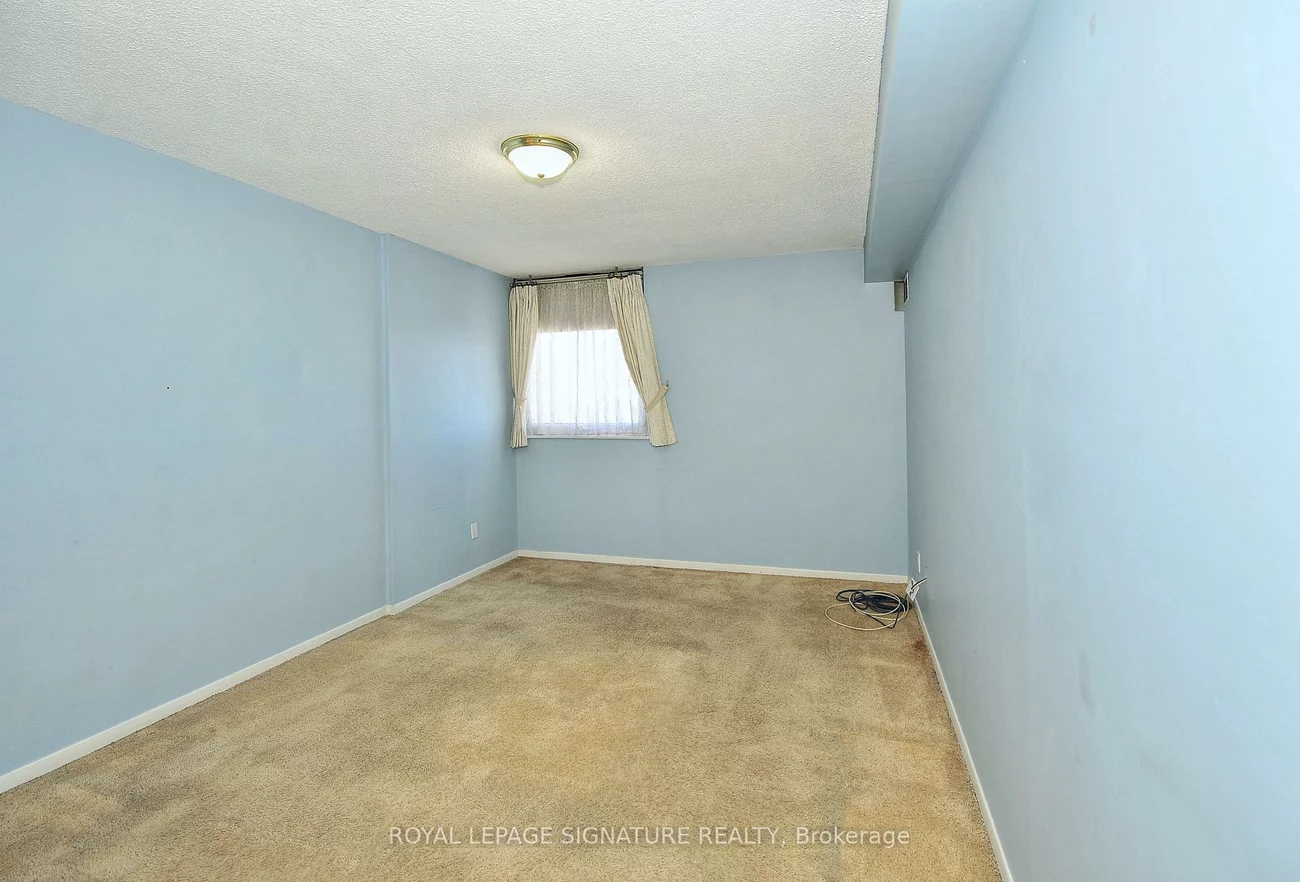 7811, Yonge, Thornhill, Markham