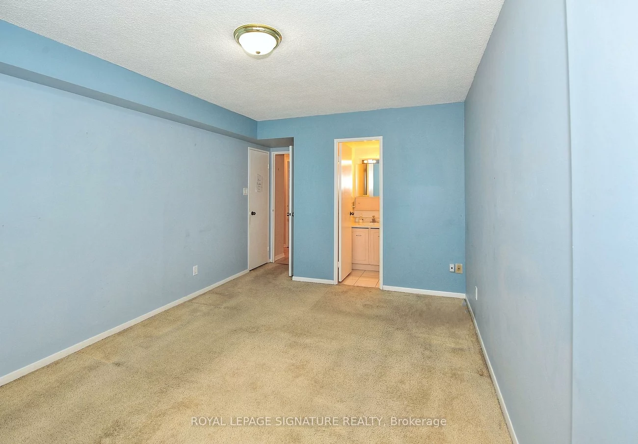 7811, Yonge, Thornhill, Markham