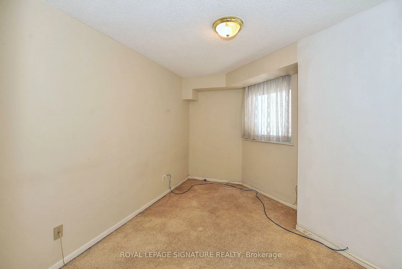 7811, Yonge, Thornhill, Markham