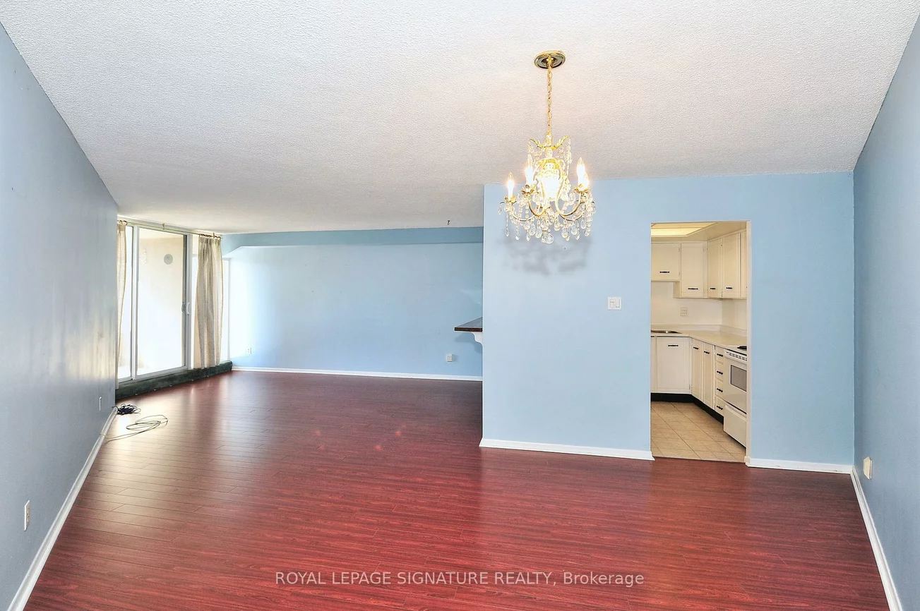 7811, Yonge, Thornhill, Markham