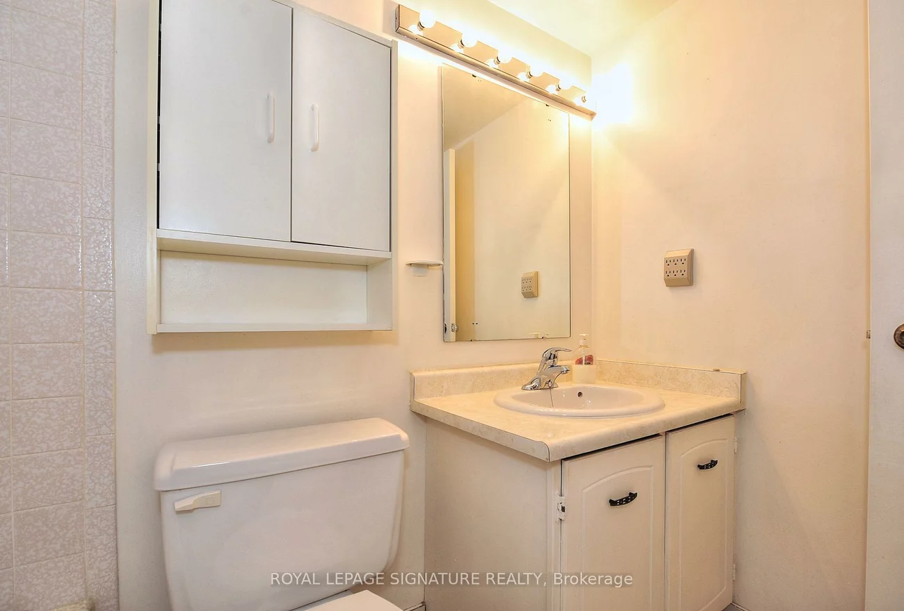 7811, Yonge, Thornhill, Markham