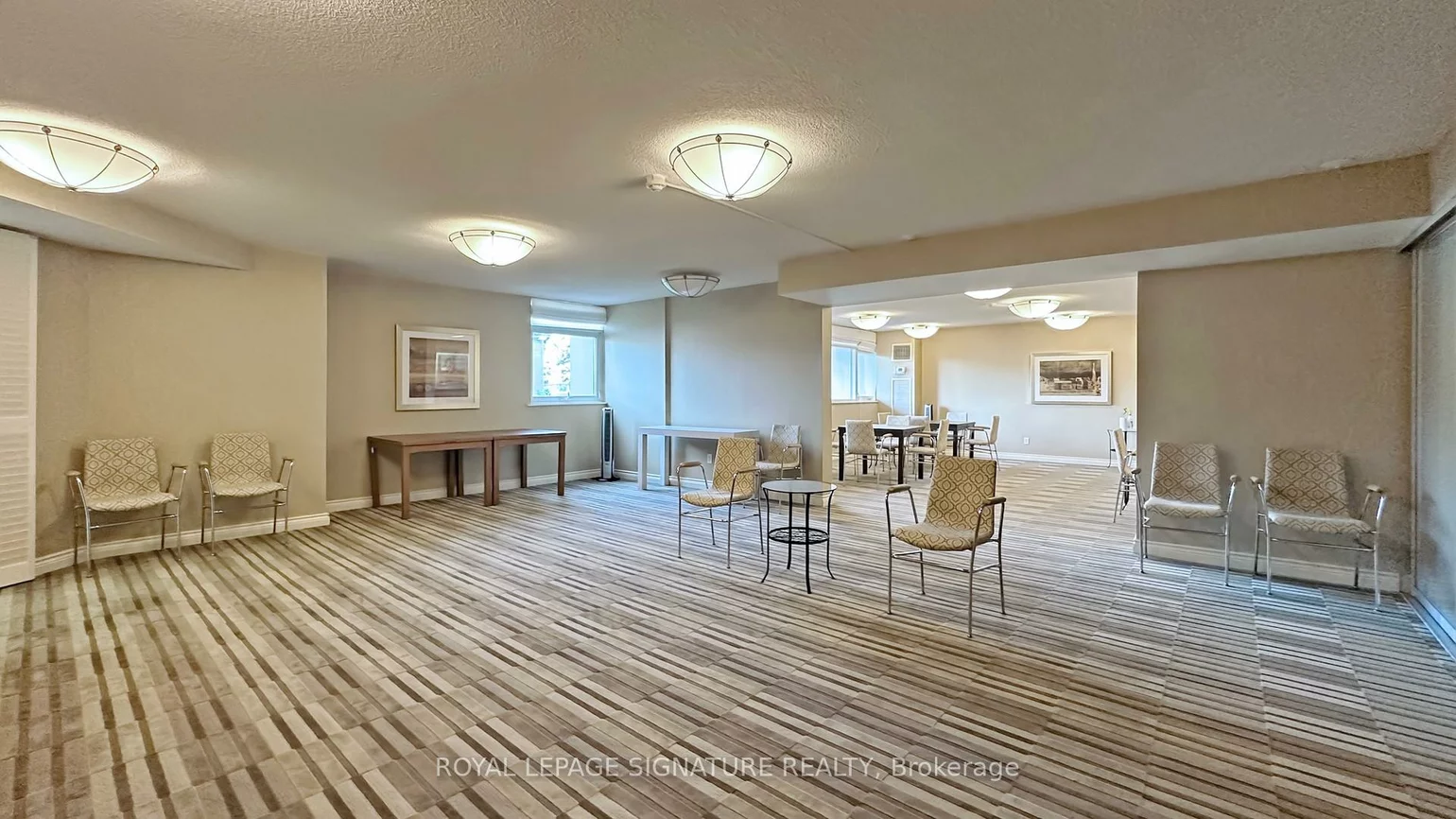 7811, Yonge, Thornhill, Markham