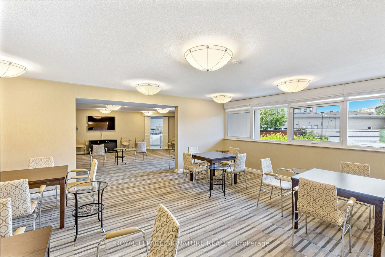 7811, Yonge, Thornhill, Markham