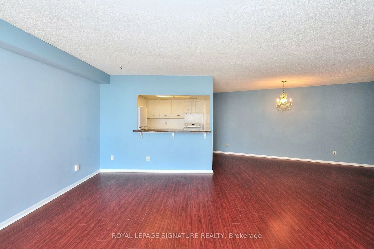 7811, Yonge, Thornhill, Markham