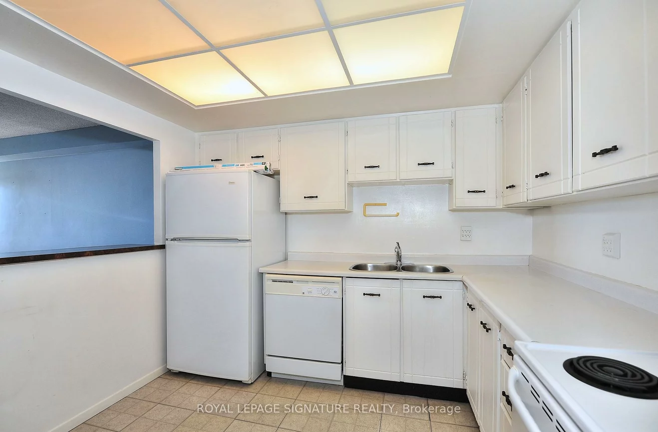 7811, Yonge, Thornhill, Markham