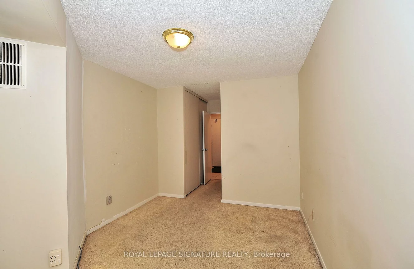 7811, Yonge, Thornhill, Markham