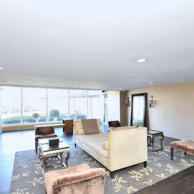 7811, Yonge, Thornhill, Markham