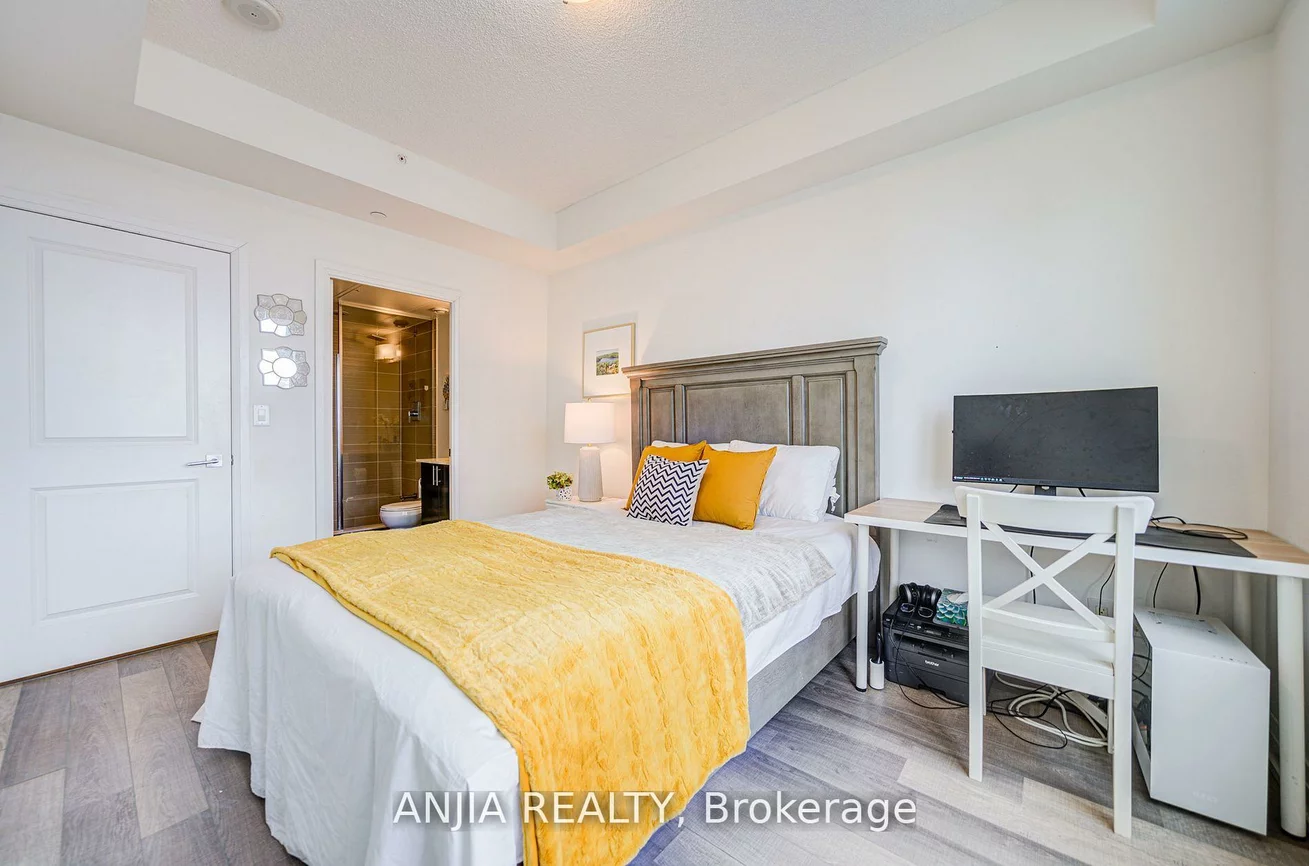 7165, Yonge, Grandview, Markham