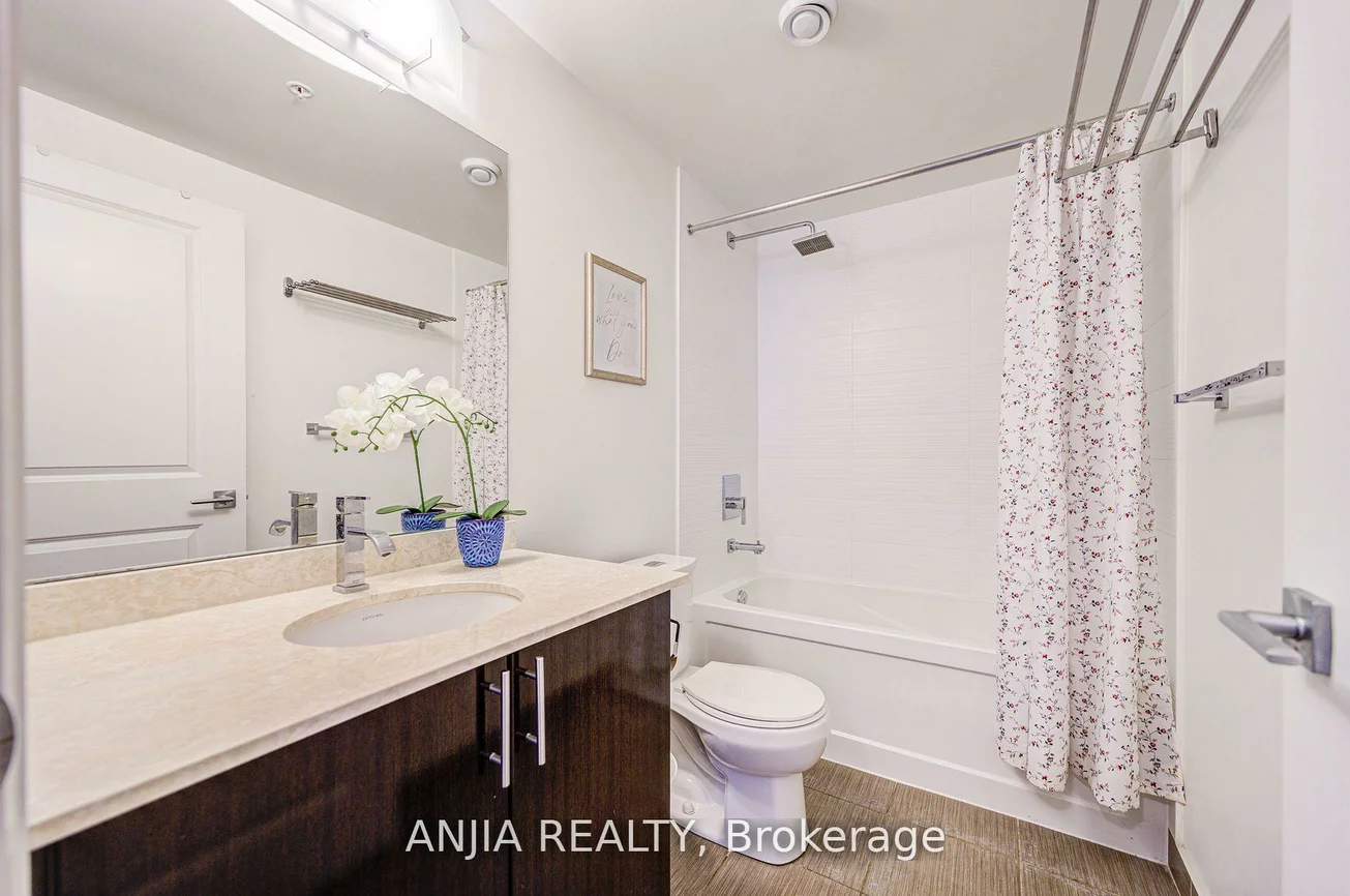 7165, Yonge, Grandview, Markham