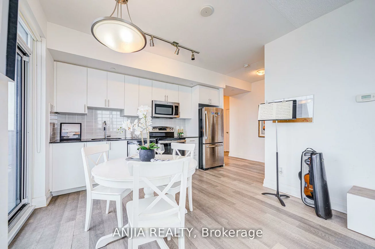 7165, Yonge, Grandview, Markham