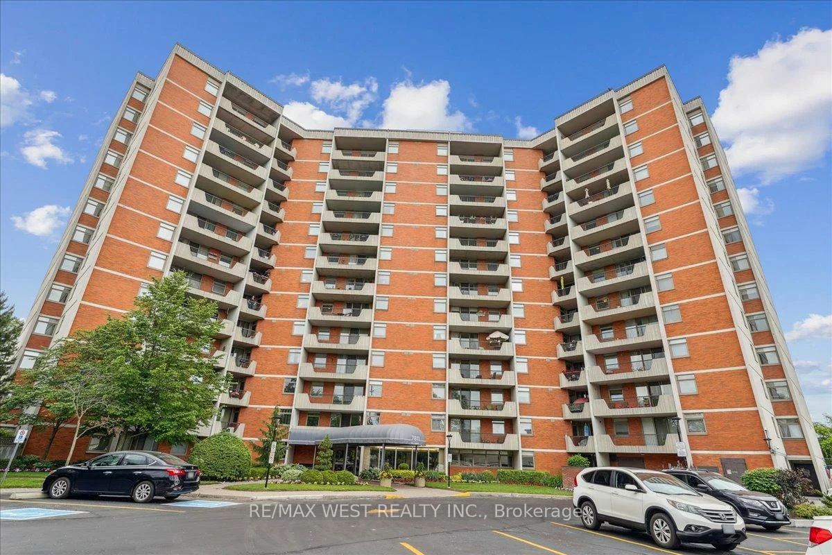 7811, Yonge, Thornhill, Markham