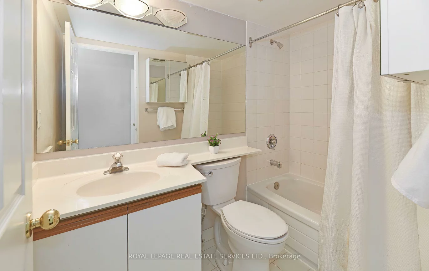 7905, Bayview, Aileen-Willowbrook, Markham