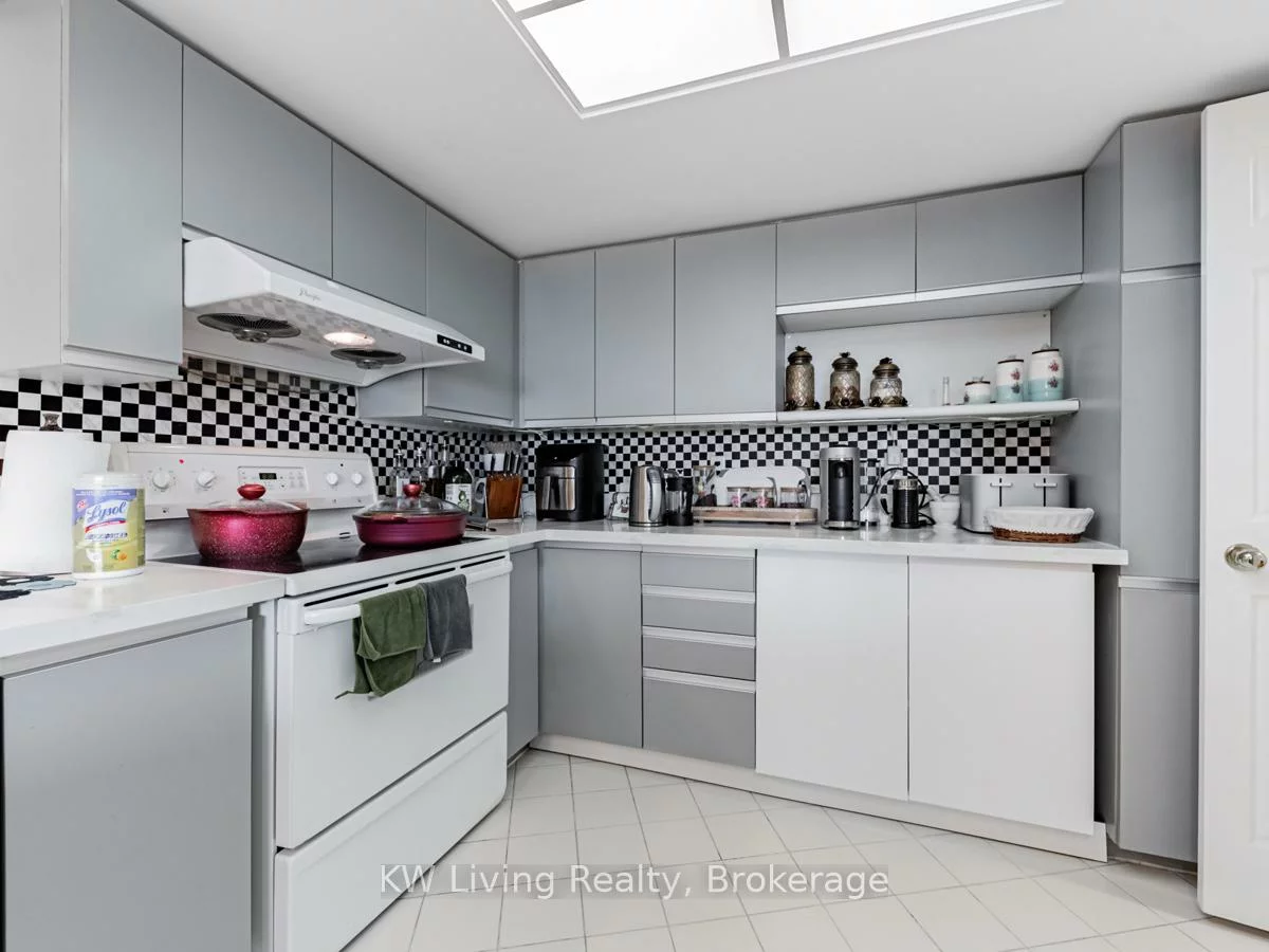 7825, Bayview, Aileen-Willowbrook, Markham