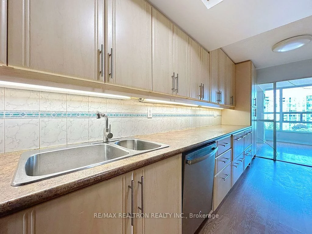 7905, Bayview, Aileen-Willowbrook, Markham