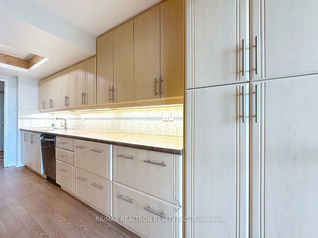 7905, Bayview, Aileen-Willowbrook, Markham