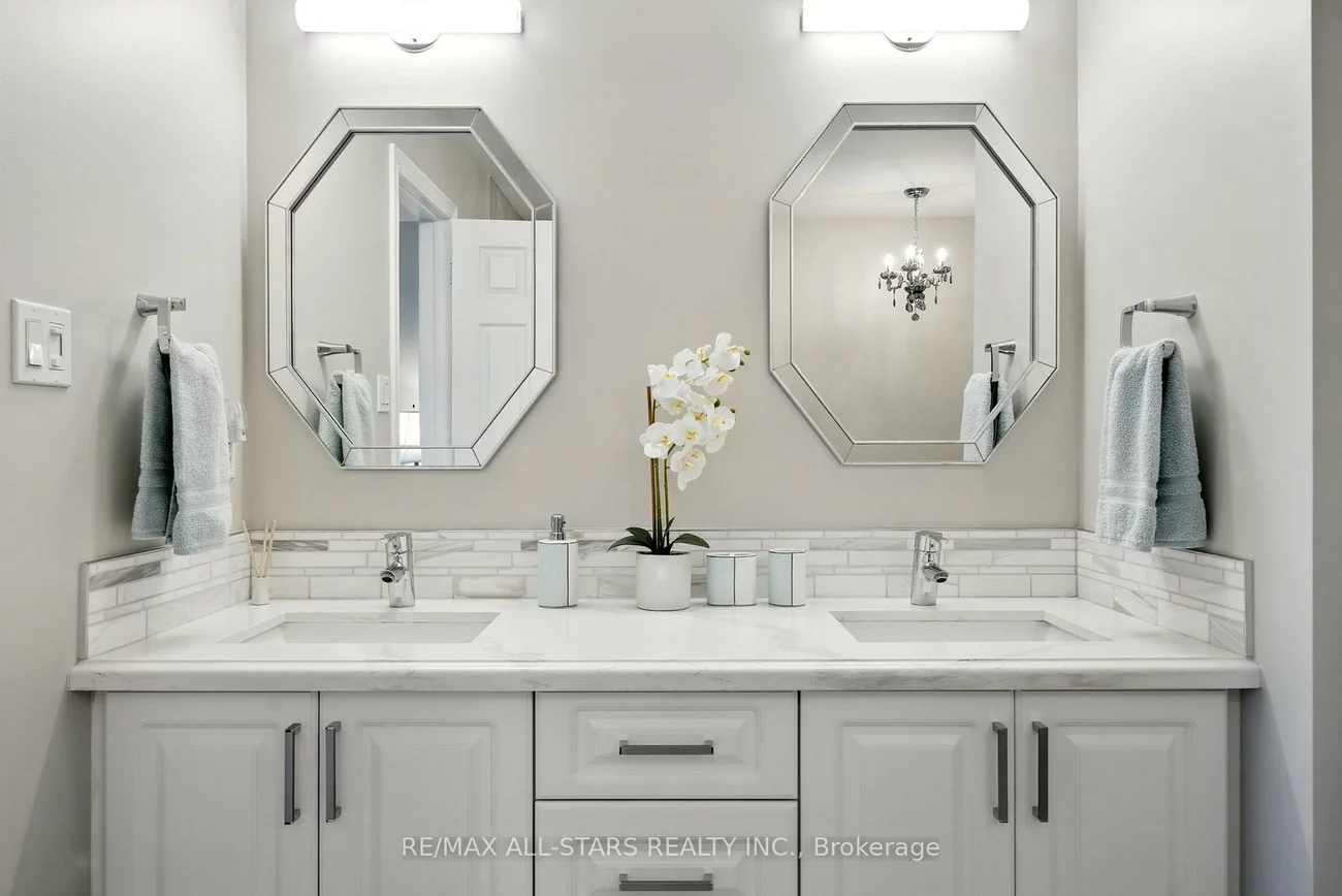 39, Louisbourg, Greensborough, Markham