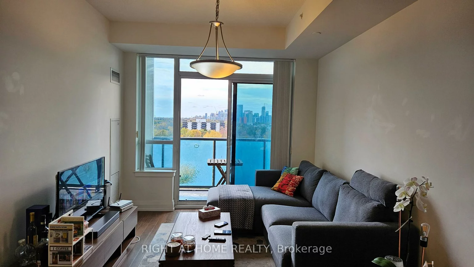 7167, Yonge, Thornhill, Markham