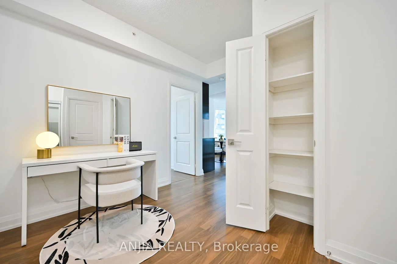 7161, Yonge, Thornhill, Markham