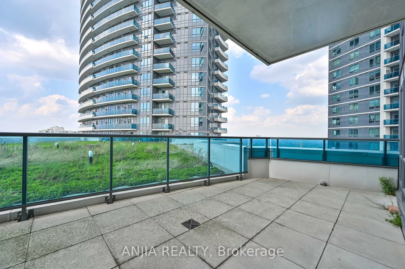 7161, Yonge, Thornhill, Markham