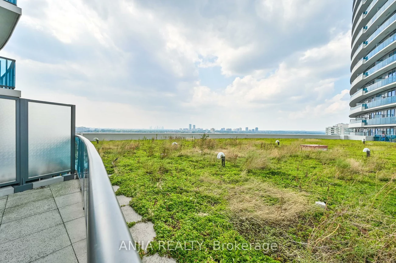 7161, Yonge, Thornhill, Markham