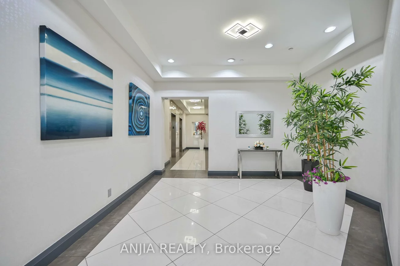 7161, Yonge, Thornhill, Markham