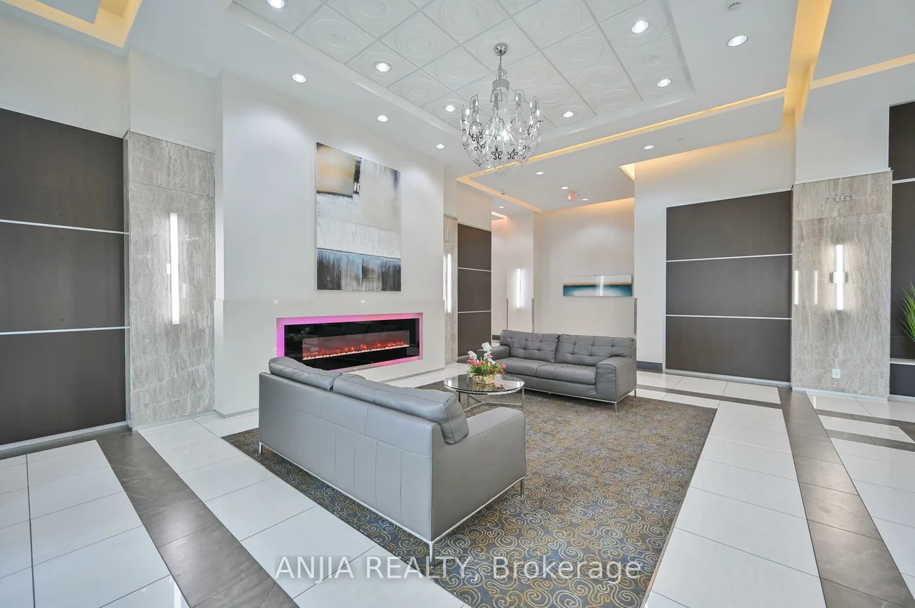 7161, Yonge, Thornhill, Markham