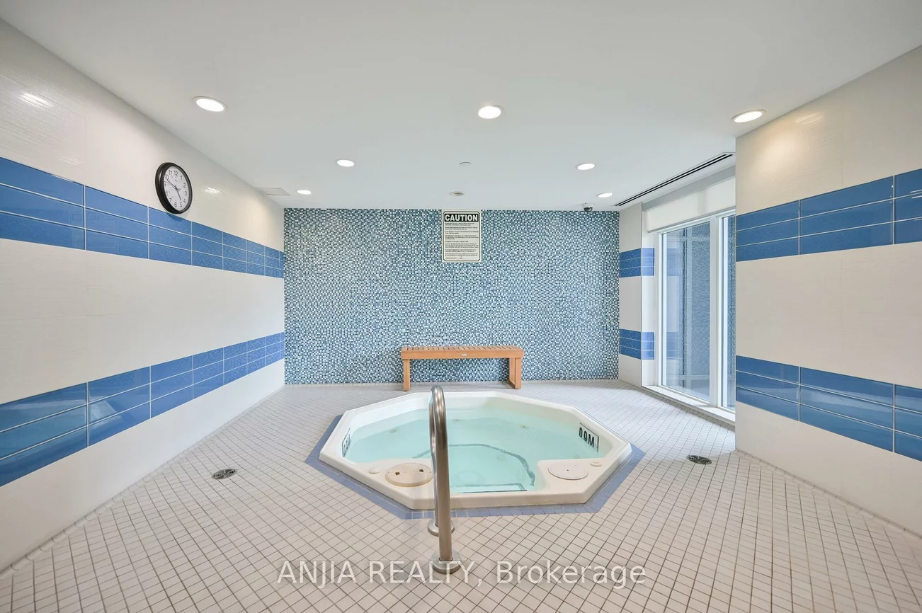 7161, Yonge, Thornhill, Markham