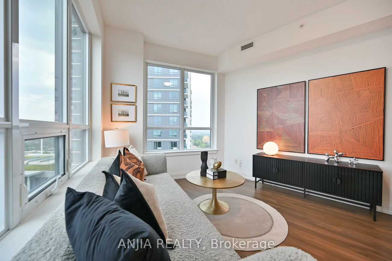 7161, Yonge, Thornhill, Markham