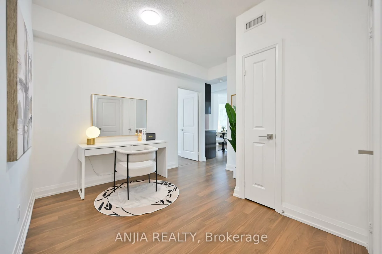 7161, Yonge, Thornhill, Markham