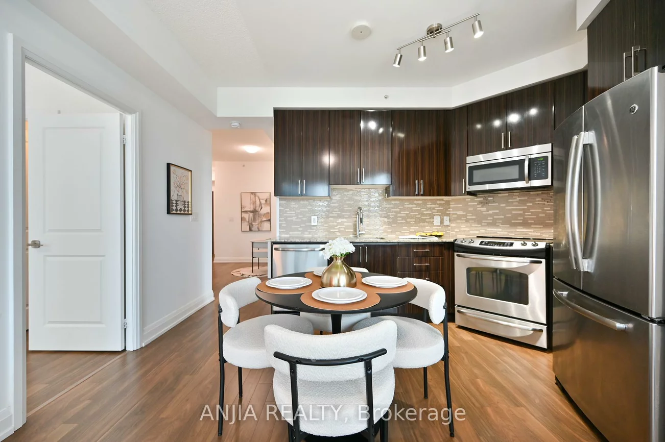 7161, Yonge, Thornhill, Markham