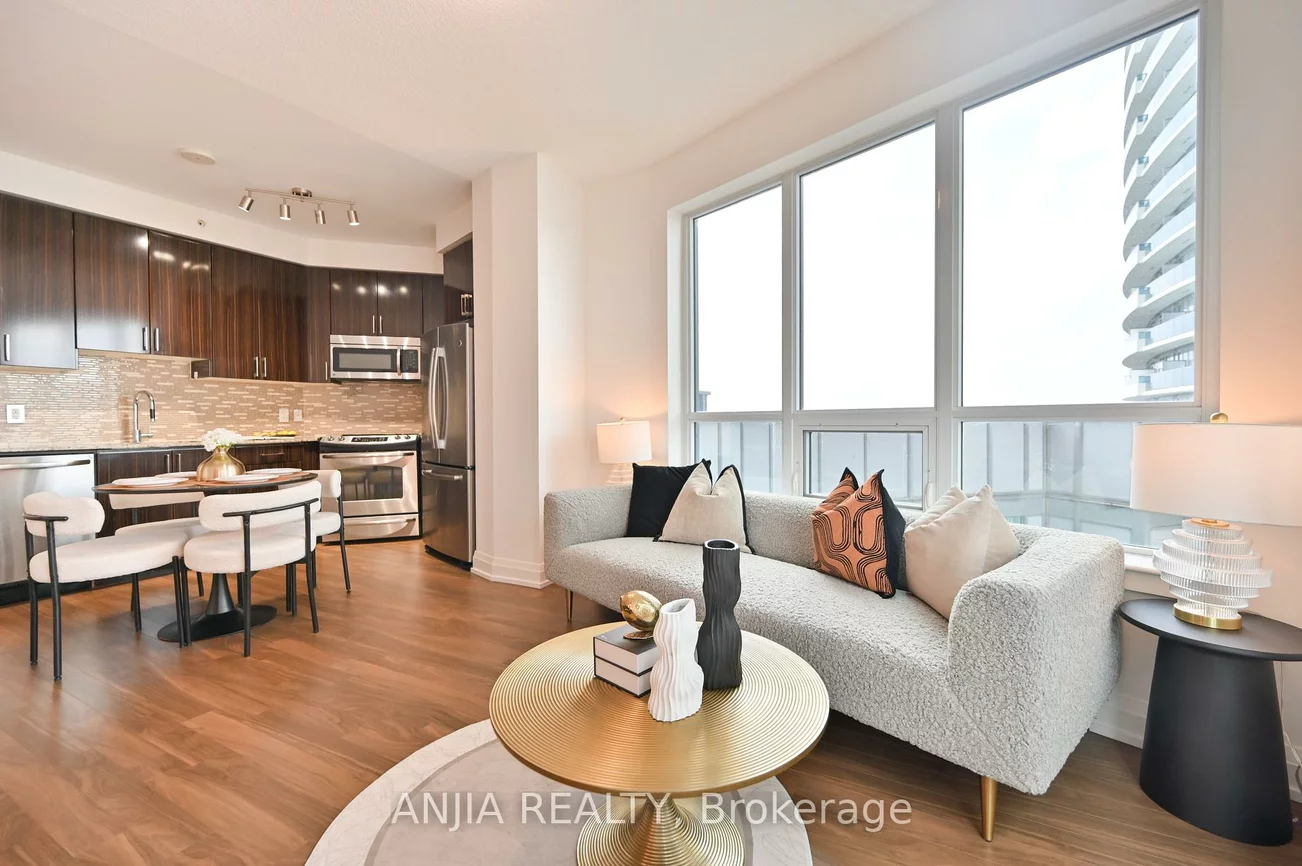 7161, Yonge, Thornhill, Markham