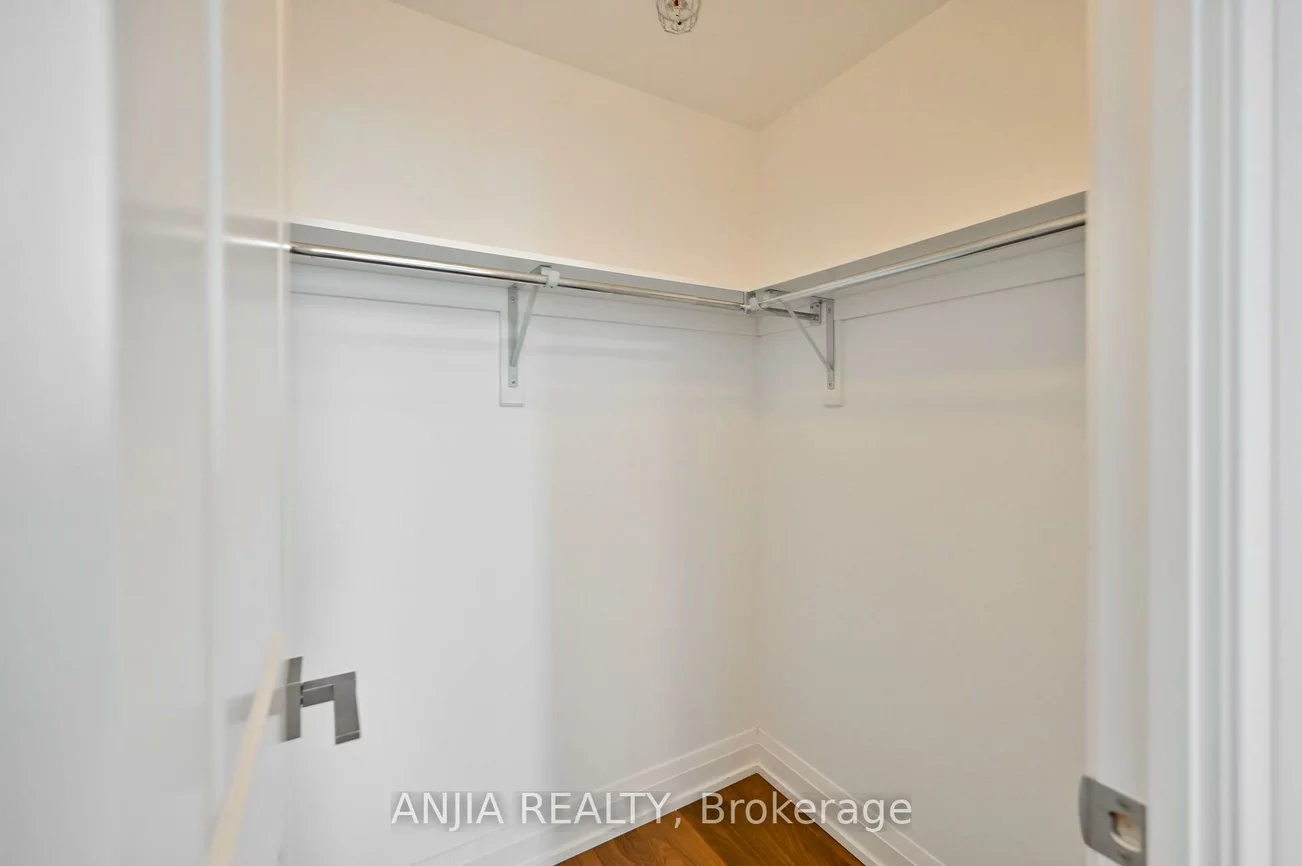 7161, Yonge, Thornhill, Markham