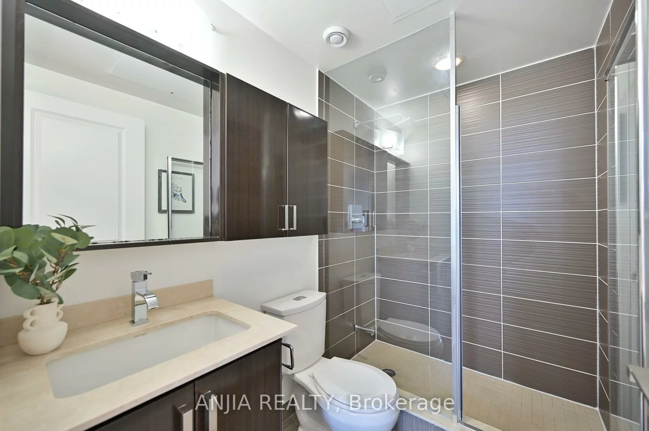 7161, Yonge, Thornhill, Markham