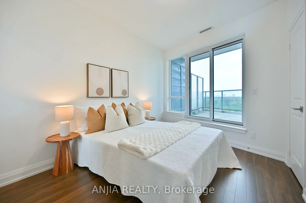 7161, Yonge, Thornhill, Markham