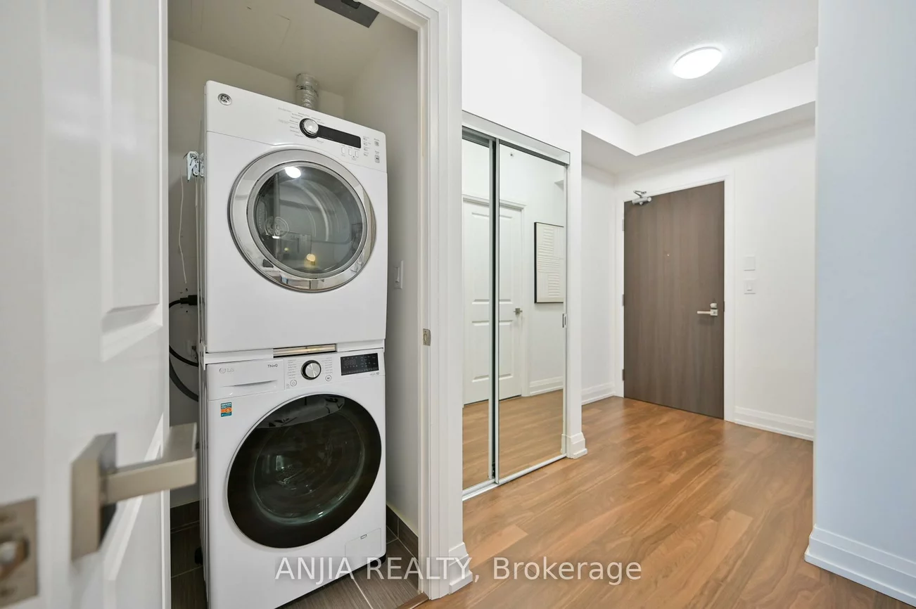 7161, Yonge, Thornhill, Markham