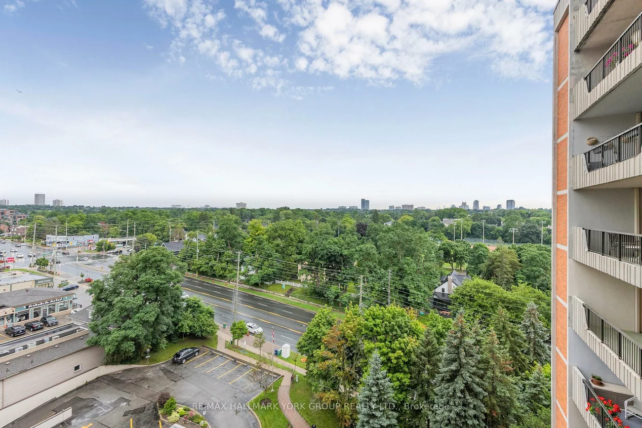 7811, Yonge, Thornhill, Markham