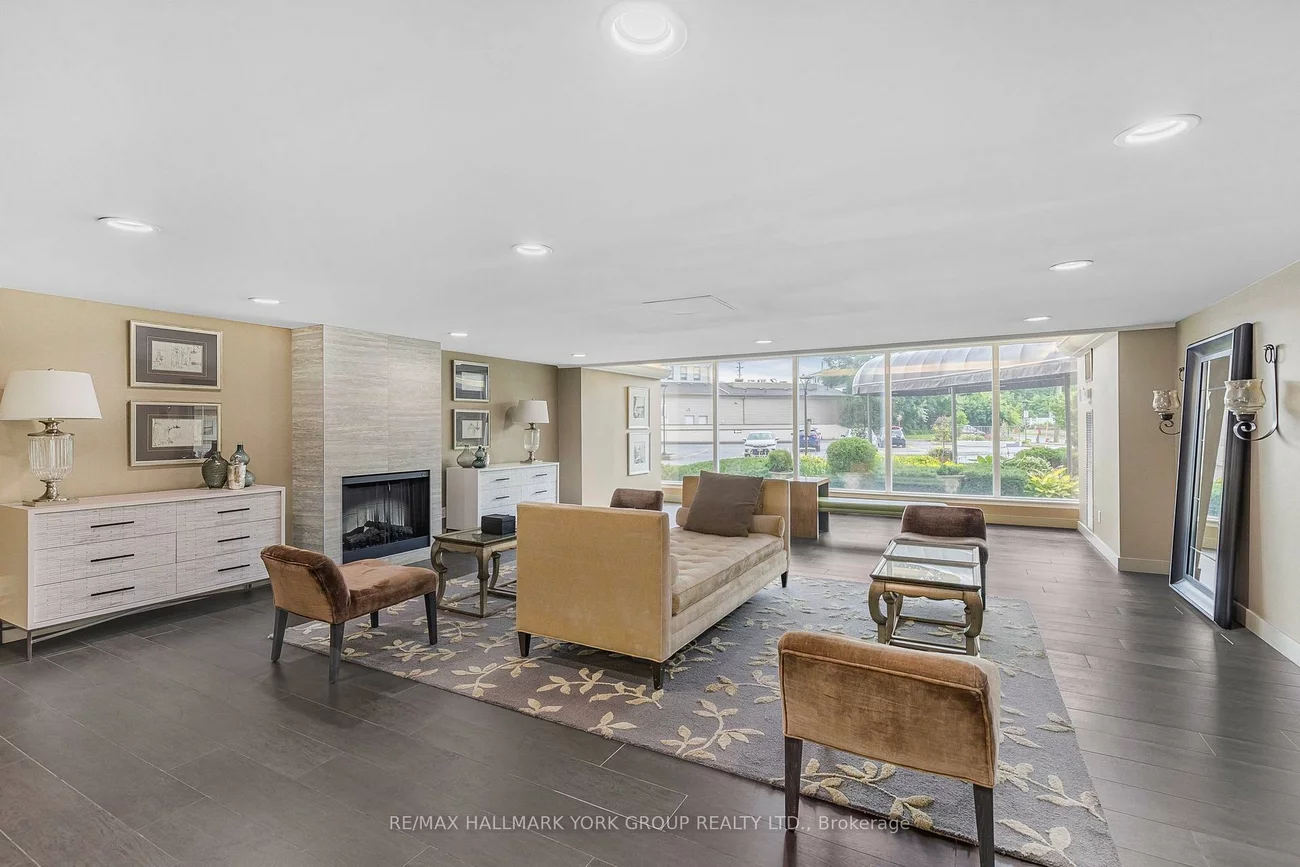 7811, Yonge, Thornhill, Markham