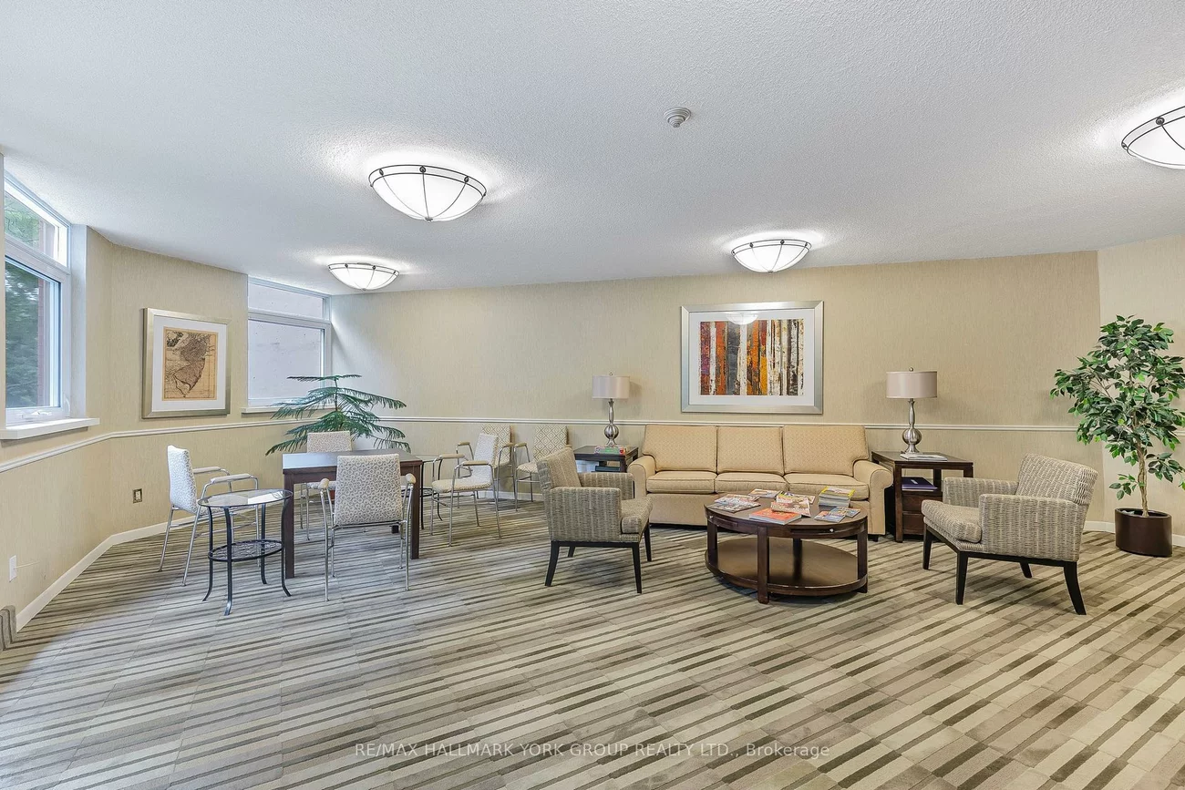 7811, Yonge, Thornhill, Markham