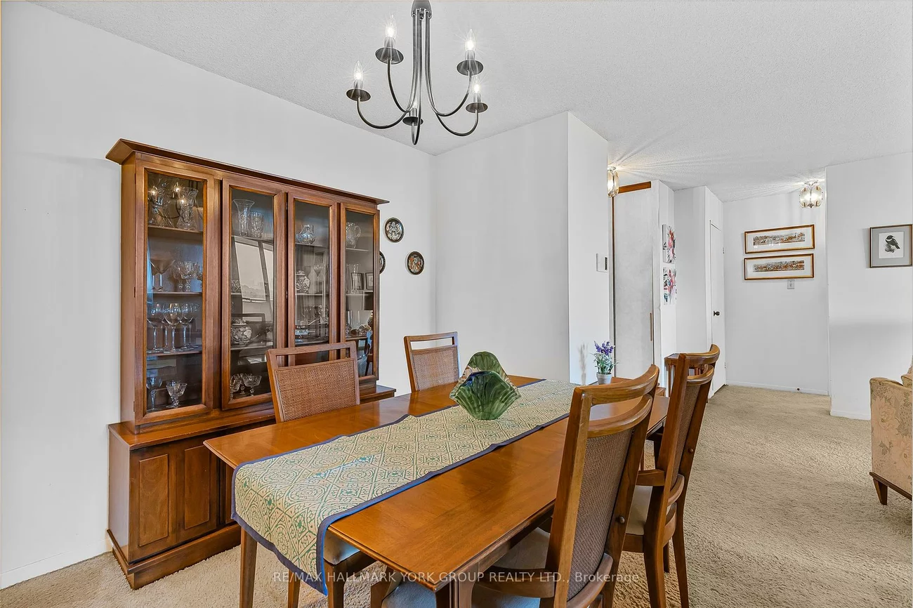 7811, Yonge, Thornhill, Markham