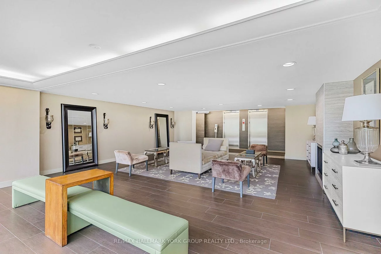 7811, Yonge, Thornhill, Markham